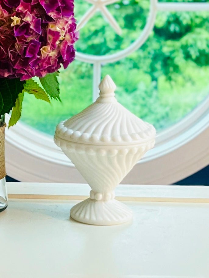 Swirly Whirley - Milk Glass - Modern Vintage Candle